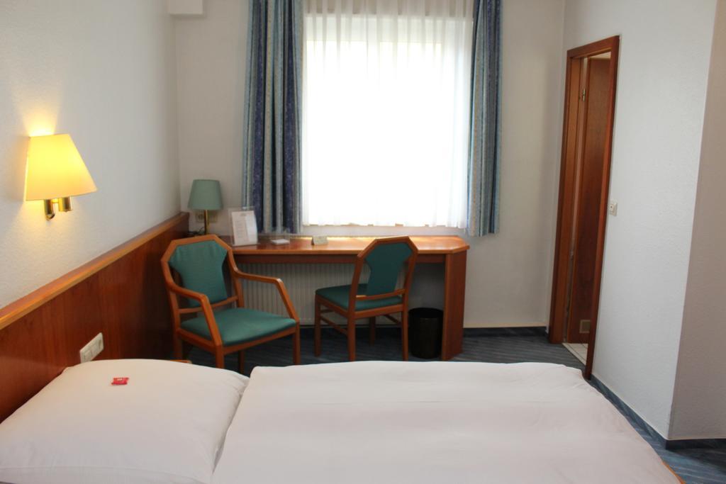 Hotel Sonne Leinfelden-Echterdingen Quarto foto